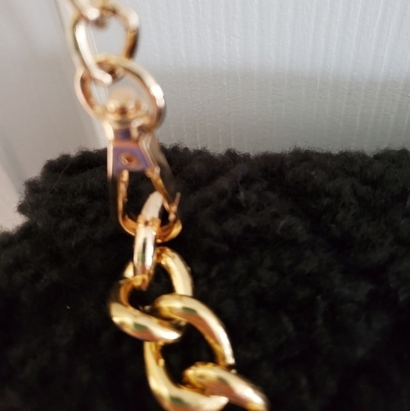 Urban Expressions Corriedale Crossbody in black - Picture 8 of 14